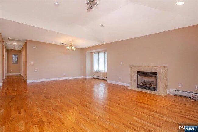 Photo - 470 Chestnut St Unit B