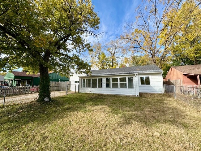 Building Photo - 6120 E 24th St