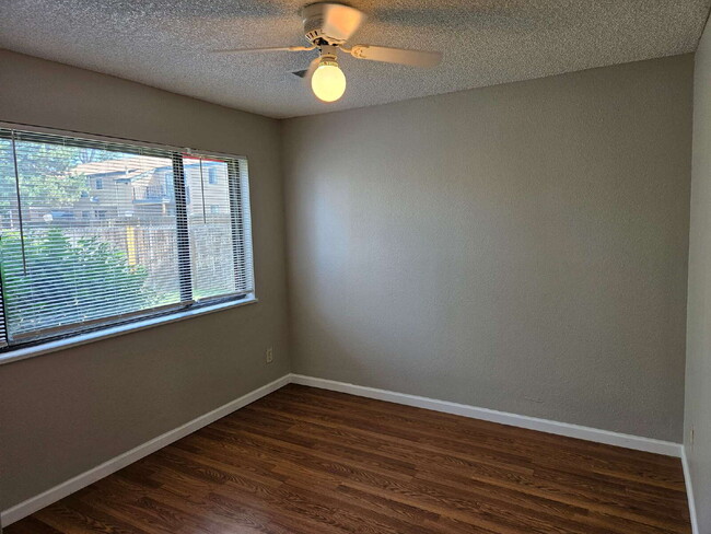Spacious 3 Bedroom End Unit Townhome Close To Everything!