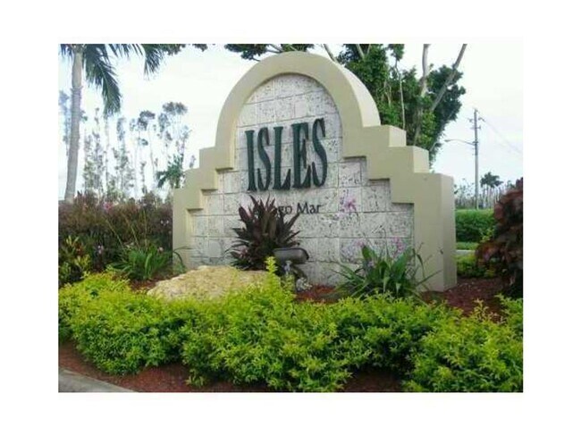 Building Photo - Remodeled 2 Bedroom / 2 Bathroom Condo wit... Unit 1012