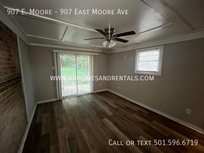 Photo - 907 E Moore Ave