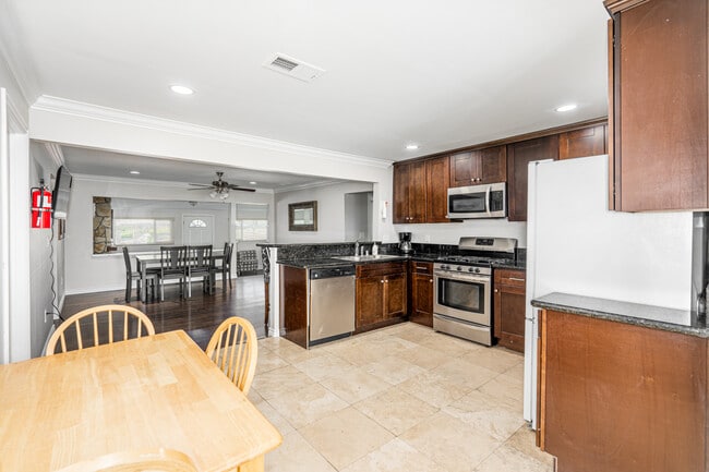6316 Skyline Dr