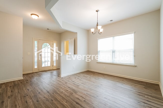 Photo - 138 High Point Way