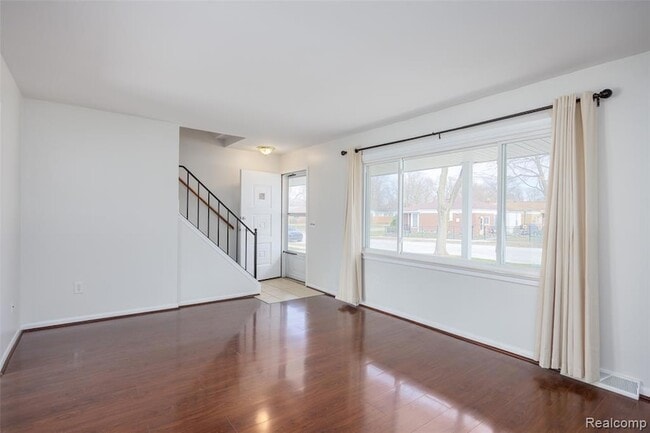 Photo - 1717 Nakota Rd