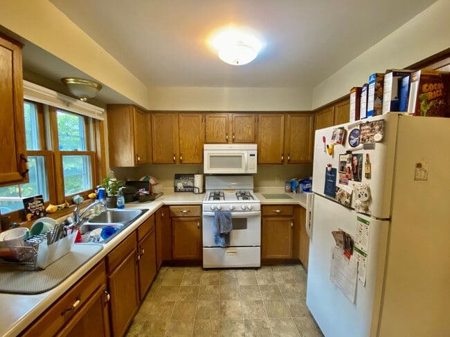 Photo - Gorgeous BIG 5BD/3BA House near the U of M...