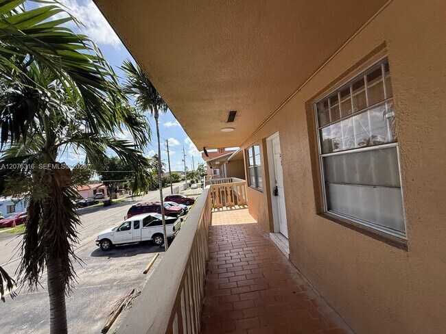 1154 W 35th St Unit 223