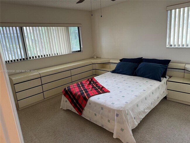 Photo - 10419 E Clairmont Cir Unidad 205