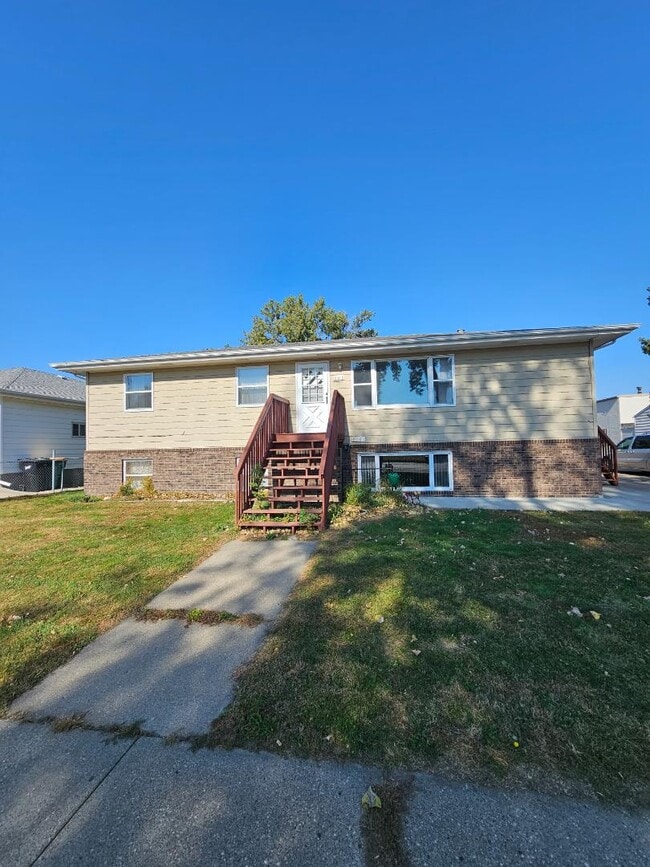 Building Photo - 808 W Sweet Ave Rental