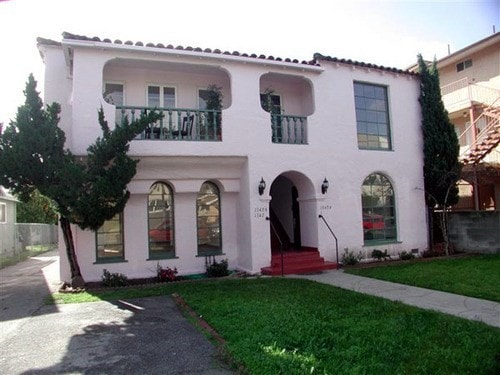Front of building - 1340 E Harvard St Unit #1340