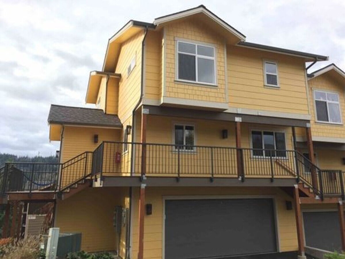 Blueberry Tri-Plex - Blueberry Tri-Plex Apartments