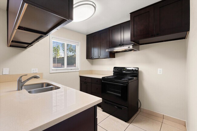 Melrose Manor Apartments
