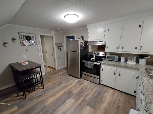 Photo - 338 Newport Ave