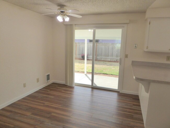 Photo - 600 N 13th St