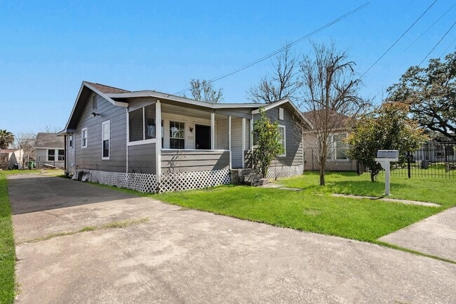 Photo - 214 N Hagerman St