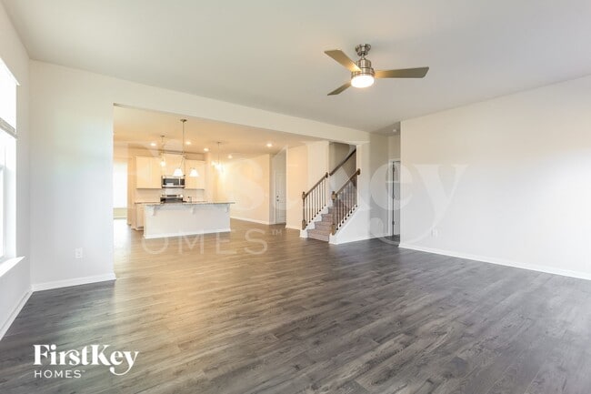 Photo - 565 Hillpark Ln