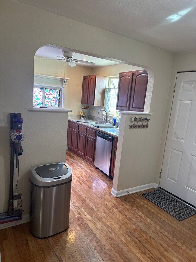 Photo - 1314 W Gill Pl