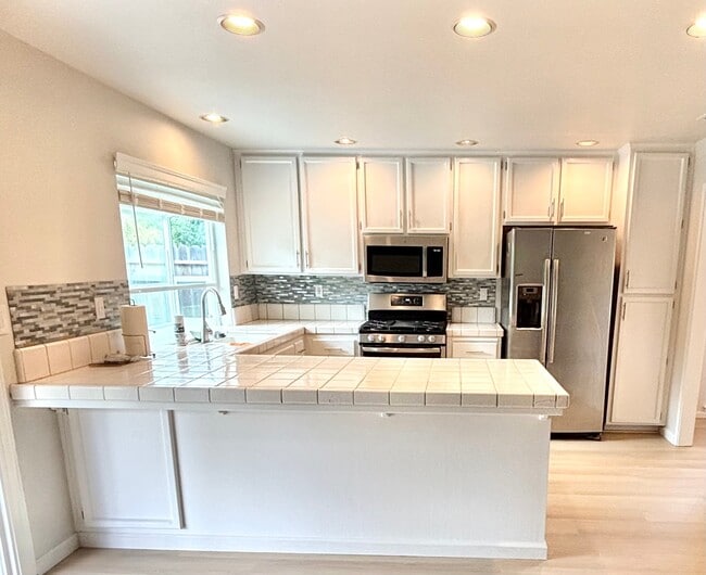 8079 Darien Cir