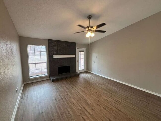 Photo - 1206 Devonshire Ln