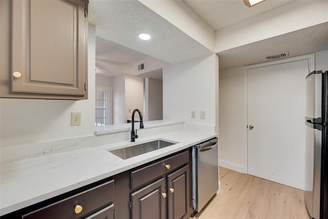 Photo - 708 Woodbend Dr