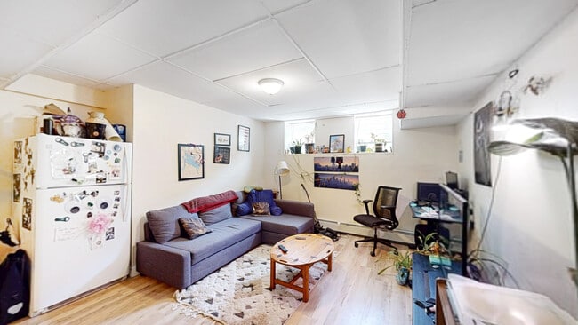 Photo - 15 Glenville Ave Unidad B3