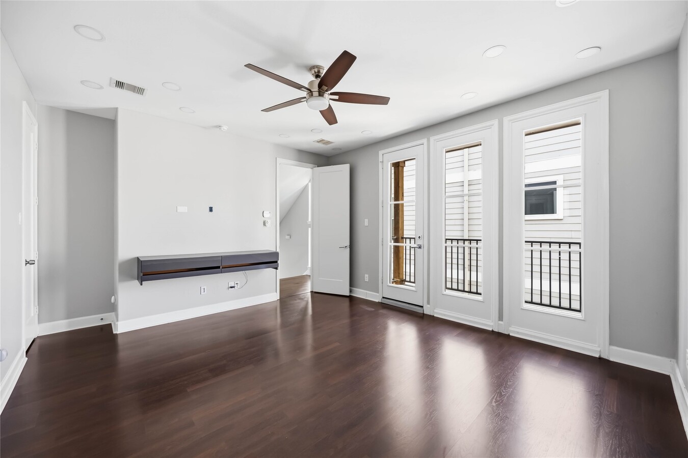 Photo - 708 Schwartz St