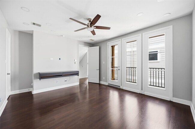Photo - 708 Schwartz St