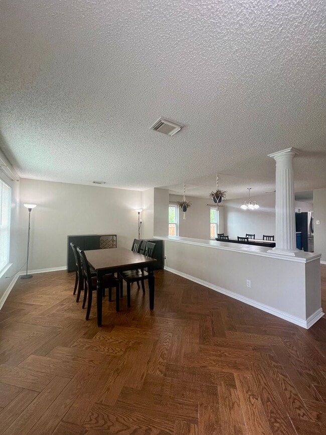 Photo - Large Beautiful 4/2.5 Home