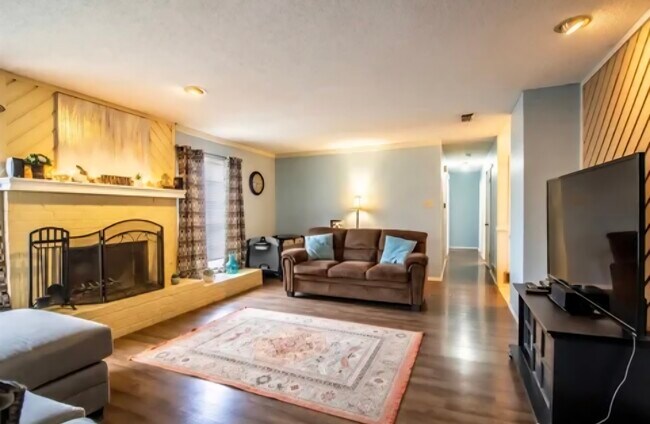 Photo - 2322 77th St