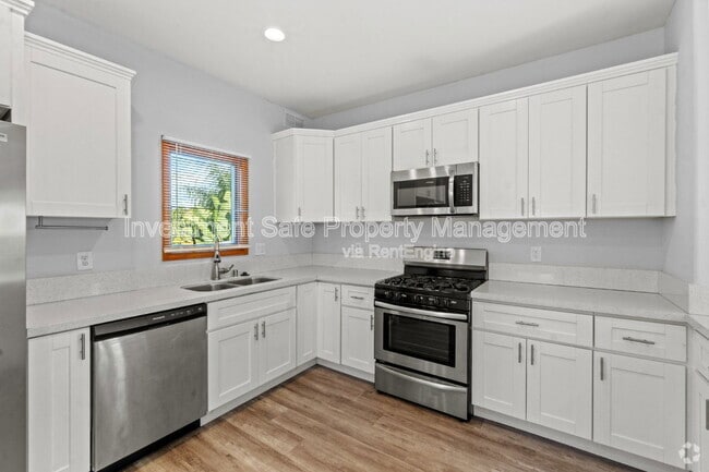 Building Photo - 1824 Palm Ave Rental