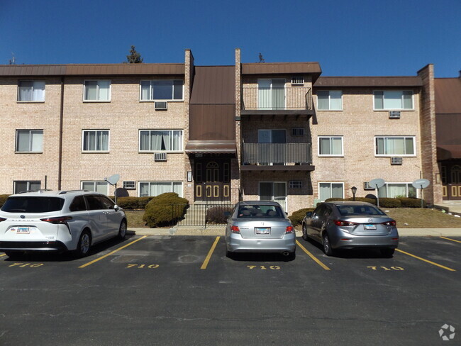 Building Photo - 710 W Huntington Commons Rd Unit 1A Rental