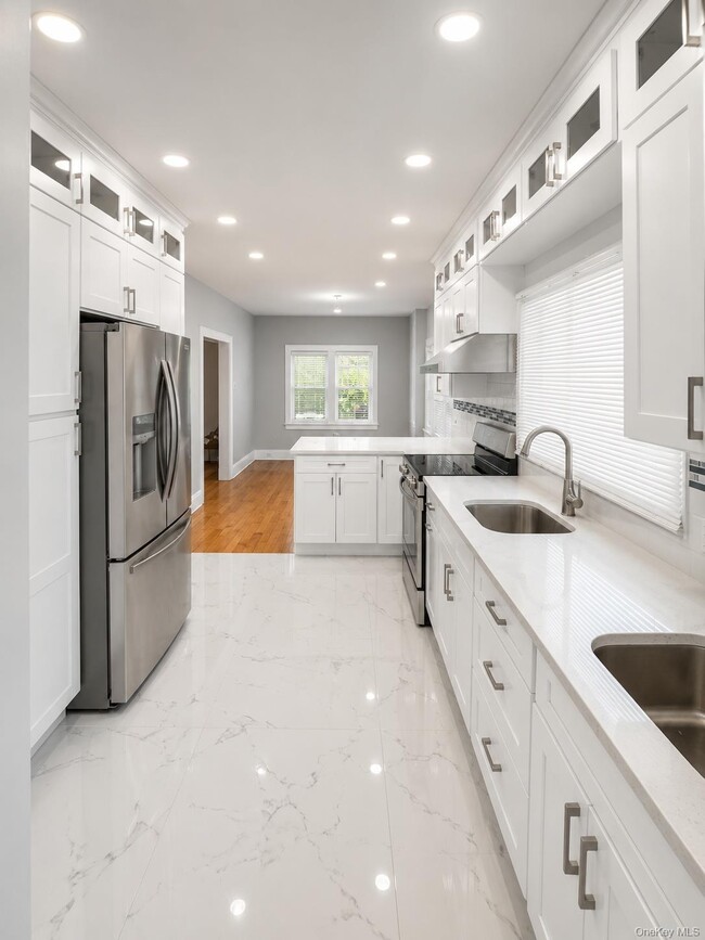 Photo - 1463 Hewlett Ave
