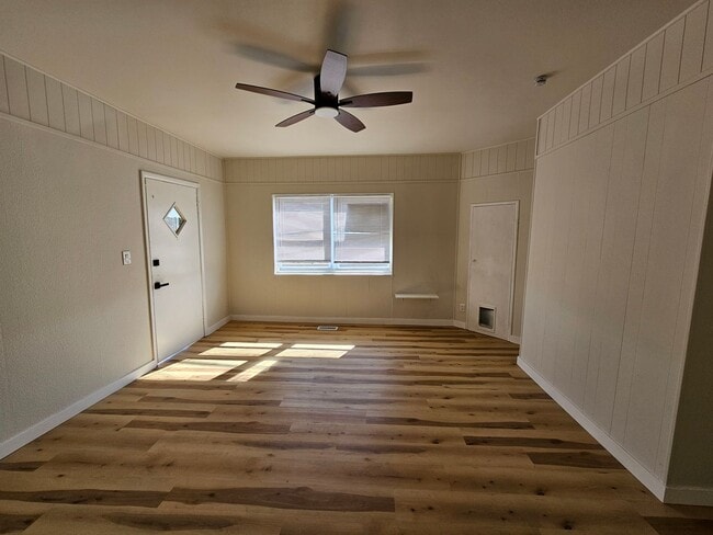 Building Photo - Newly updated 2 bedroom 1 bath apartment f...