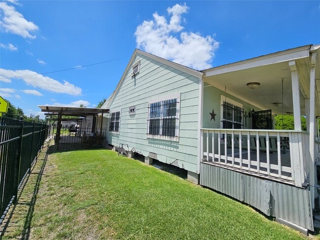 Photo - 6940 Hemlock St