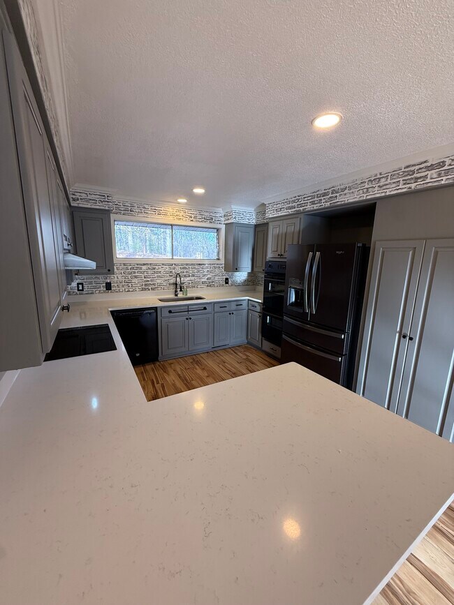 Photo - 323 Forrest Glen Rd