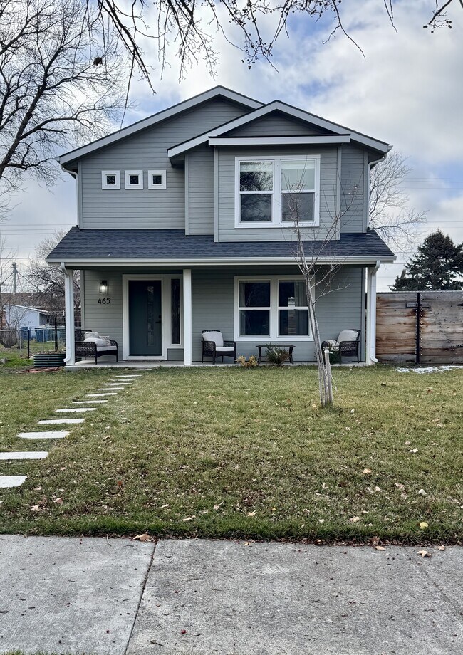 Photo - 465 S 3rd E St