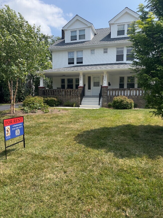 Building Photo - 2407 Woodmere Dr
