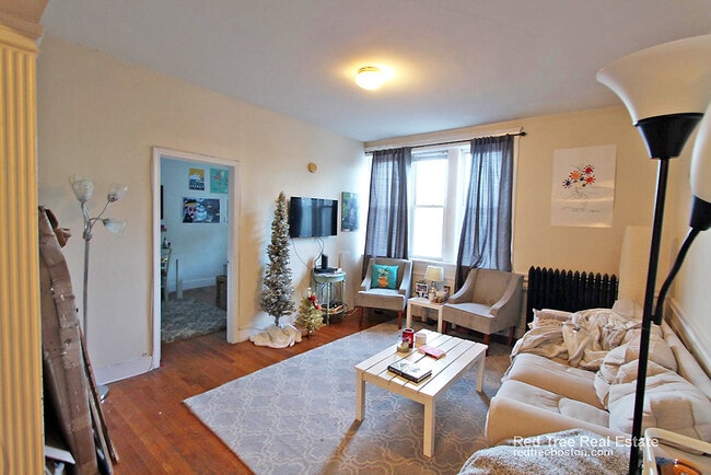 Building Photo - 318 Saint Paul St Unit 5