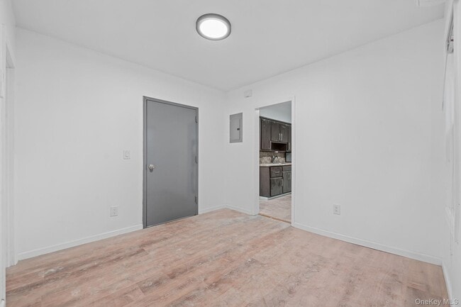 Photo - 58-44 Fresh Pond Rd