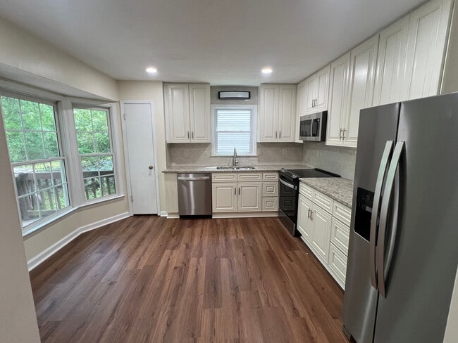 Photo - Room in House on Hillboro Cir SW