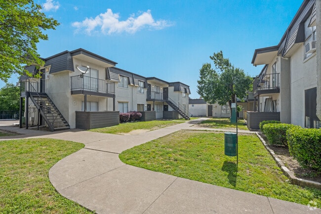 Courtyard - Ascent at Midtown