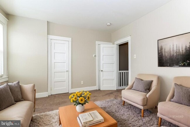 Photo - 900 Marcella St