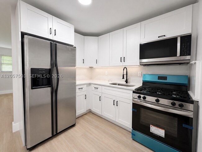 Building Photo - 4804 Garden A Unit A