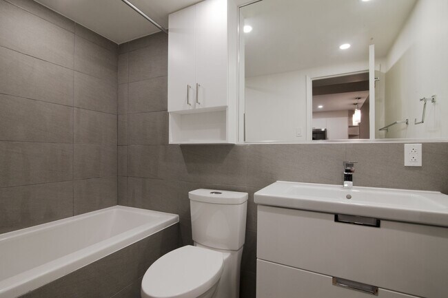 Photo - 4555 Av. Bonavista Unit 205