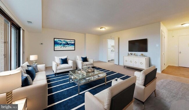 Building Photo - 307 Yoakum Pkwy Unit 1215 Rental