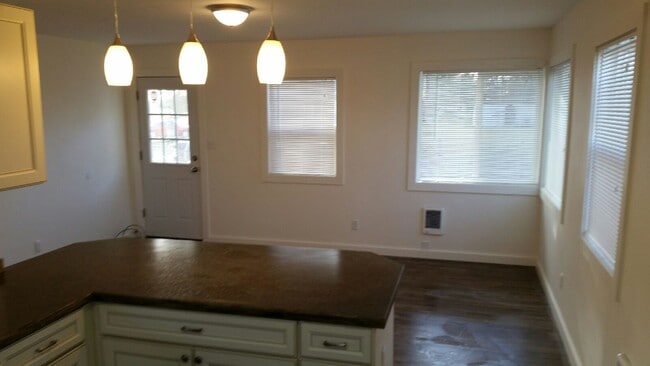 living area - 4937 Road I.8 NE