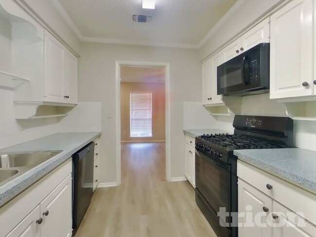 Photo - 2710 Jewell Dr