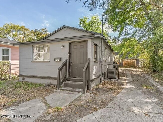 Building Photo - 1424 E 25th St Rental