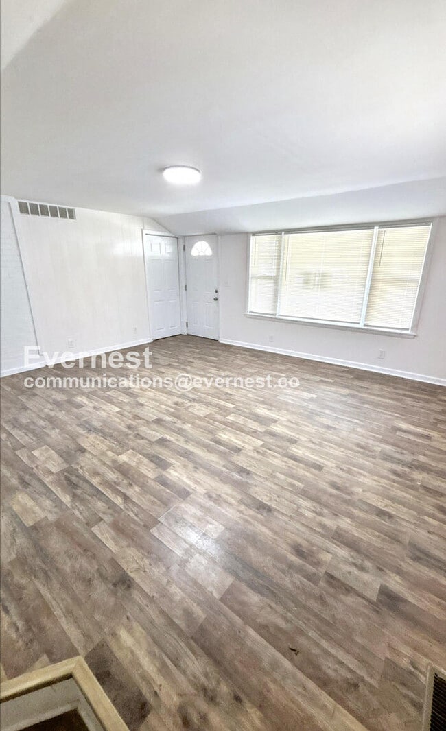 Photo - 260 Sadonia Ave