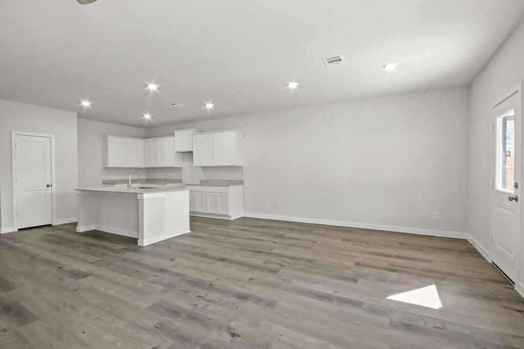 Photo - 496 Shoreview Dr