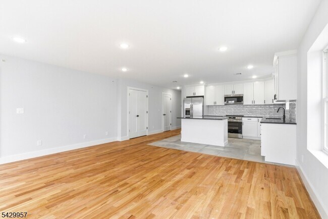 Photo - 129 Mt Pleasant Ave Unit 3